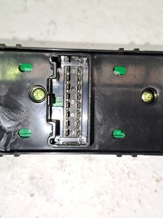 MANDO ELEVALUNAS DELANTERO IZQUIERDO KIA CEED 678243