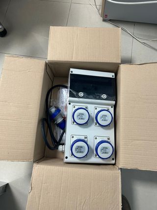 Cuadro de obra 4 enchufes