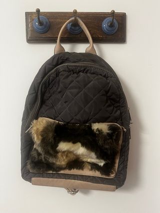 Mochila mujer gris pelo