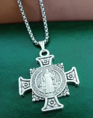 Medallon-Cruz San Benito con Cadena
