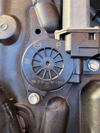 Elevador Eléctrico Trasero Izquierdo KB7W7397X