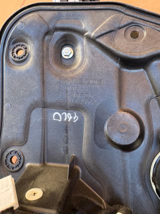 Elevador Eléctrico Trasero Izquierdo KB7W7397X