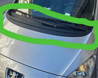 Moldura capó con chorros agua