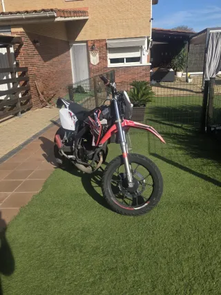 Rieju MRT 50 Supermotard Roja y Blanca