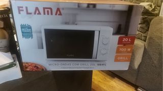 Microondas Flama 20L Blanco con Grill en su caja