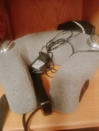 Masajeador de cuello con altavoces