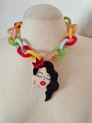 Collar señorita eslabones multicolor resina