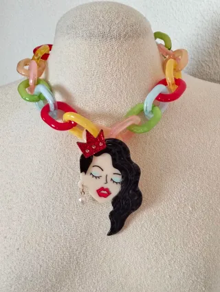 Collar señorita eslabones multicolor resina