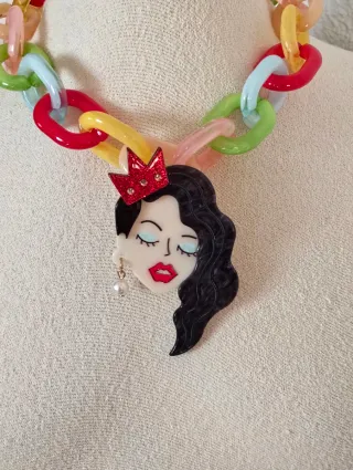 Collar señorita eslabones multicolor resina