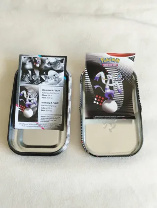 Mini Lata Pokémon con Carta información