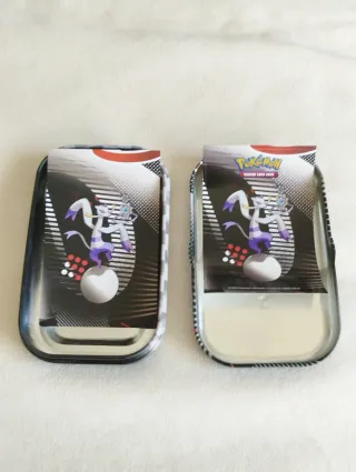 Mini Lata Pokémon con Carta información