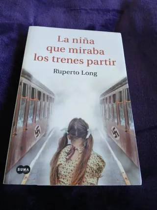 La niña que miraba los trenes partir