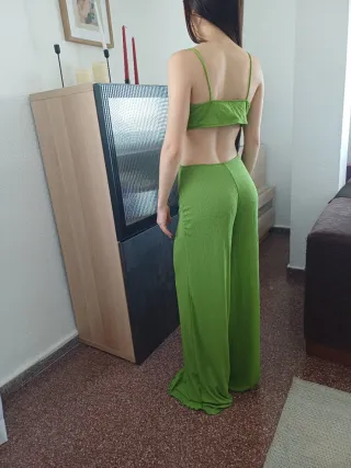 Mono pantalón largo.