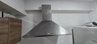 Cocina de madera y encimera granito. Buen estado