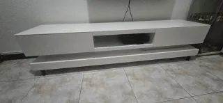 Mueble de comedor blanco con led