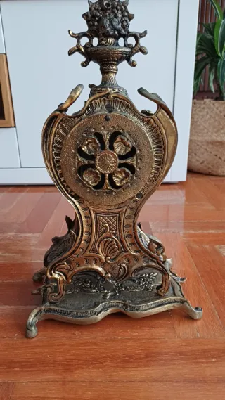 Reloj de sobremesa antiguo de bronce