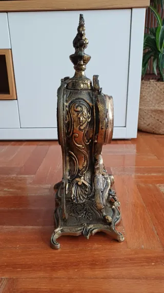 Reloj de sobremesa antiguo de bronce