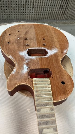 Trabajos de luthier y repintado de guitarras