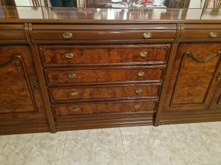 Mueble de salón con espejo