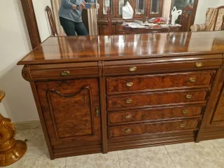 Mueble de salón con espejo