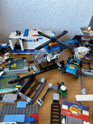 Lote LEGO Policía y Dinosaurios