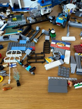Lote LEGO Policía y Dinosaurios