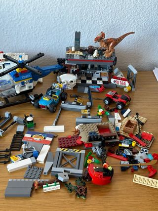 Lote LEGO Policía y Dinosaurios