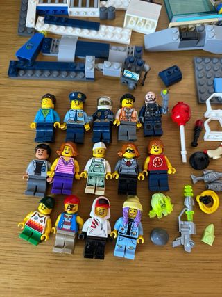 Lote LEGO Policía y Dinosaurios