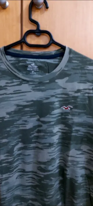 Camiseta Hollister verde militar