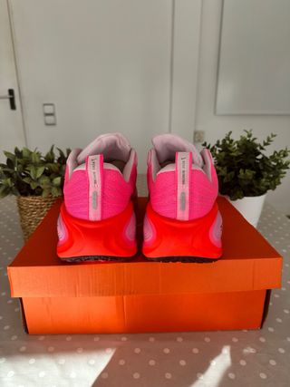 Nike Vomero Plus Run Naranja/Rosa