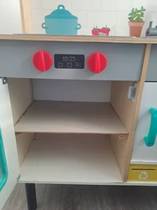 Cocinita de madera para niños