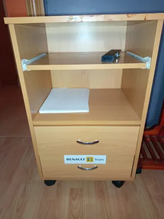 Mesa de TV con ruedas