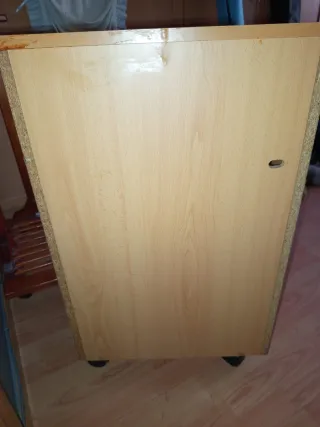 Mesa de TV con ruedas