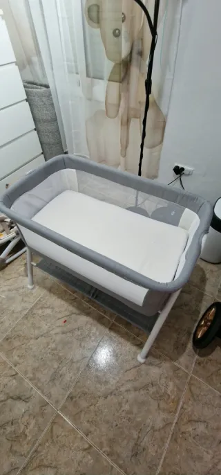 Mini cuna colecho gris y blanco