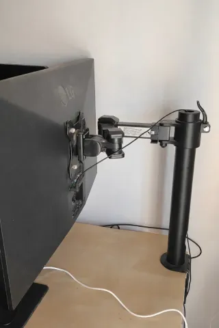 Brazo para monitor 24"