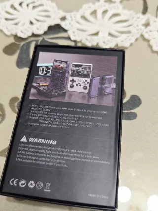 Consola portátil R36s