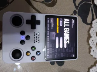 Consola portátil R36s