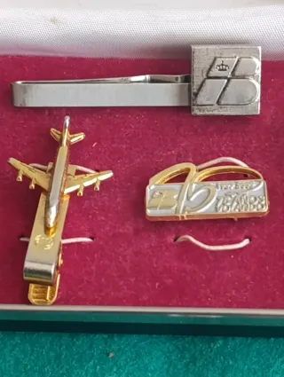 Lote Pins y Pasacorbatas Aviones