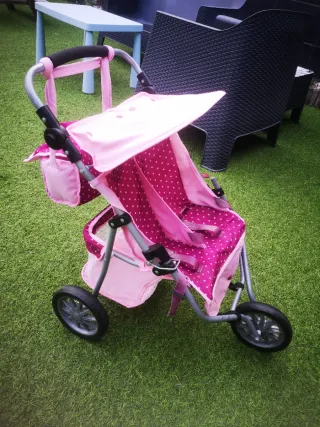 Carrito de muñecas rosa con lunares