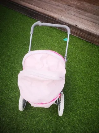 Carrito de muñecas rosa