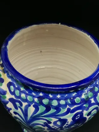 Bonita orza antigua de cerámica granadina