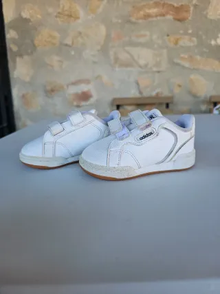 Zapatillas Adidas Bebé Blancas Velcro talla 21