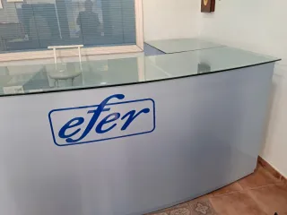 Mostrador de madera lacado de grandes dimensiones