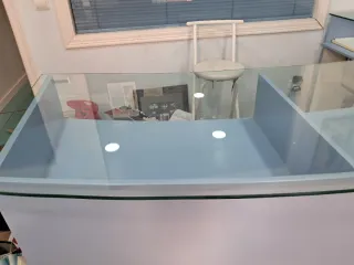 Mostrador de madera lacado de grandes dimensiones