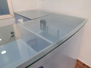 Mostrador de madera lacado de grandes dimensiones