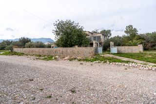 Finca con casa de campo y agua de pozo comunitario
