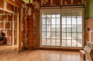 Finca con casa de campo y agua de pozo comunitario