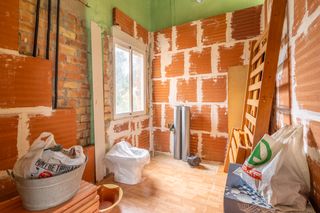 Finca con casa de campo y agua de pozo comunitario