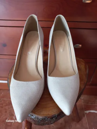 Zapatos de salón N38 beige forrados en piel