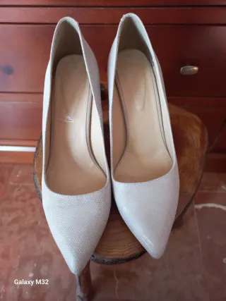 Zapatos de salón N38 beige forrados en piel